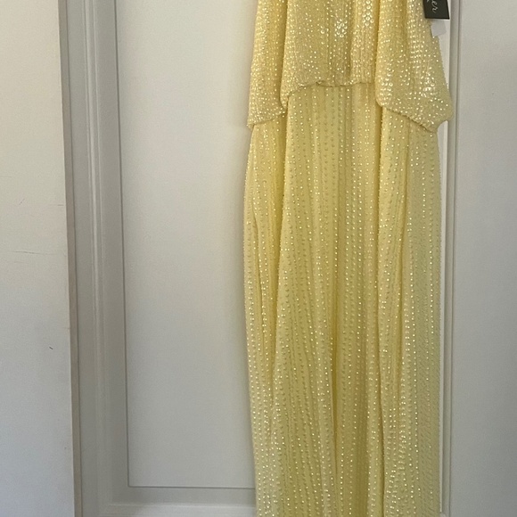 Long beaded dress - Picture 1 of 3